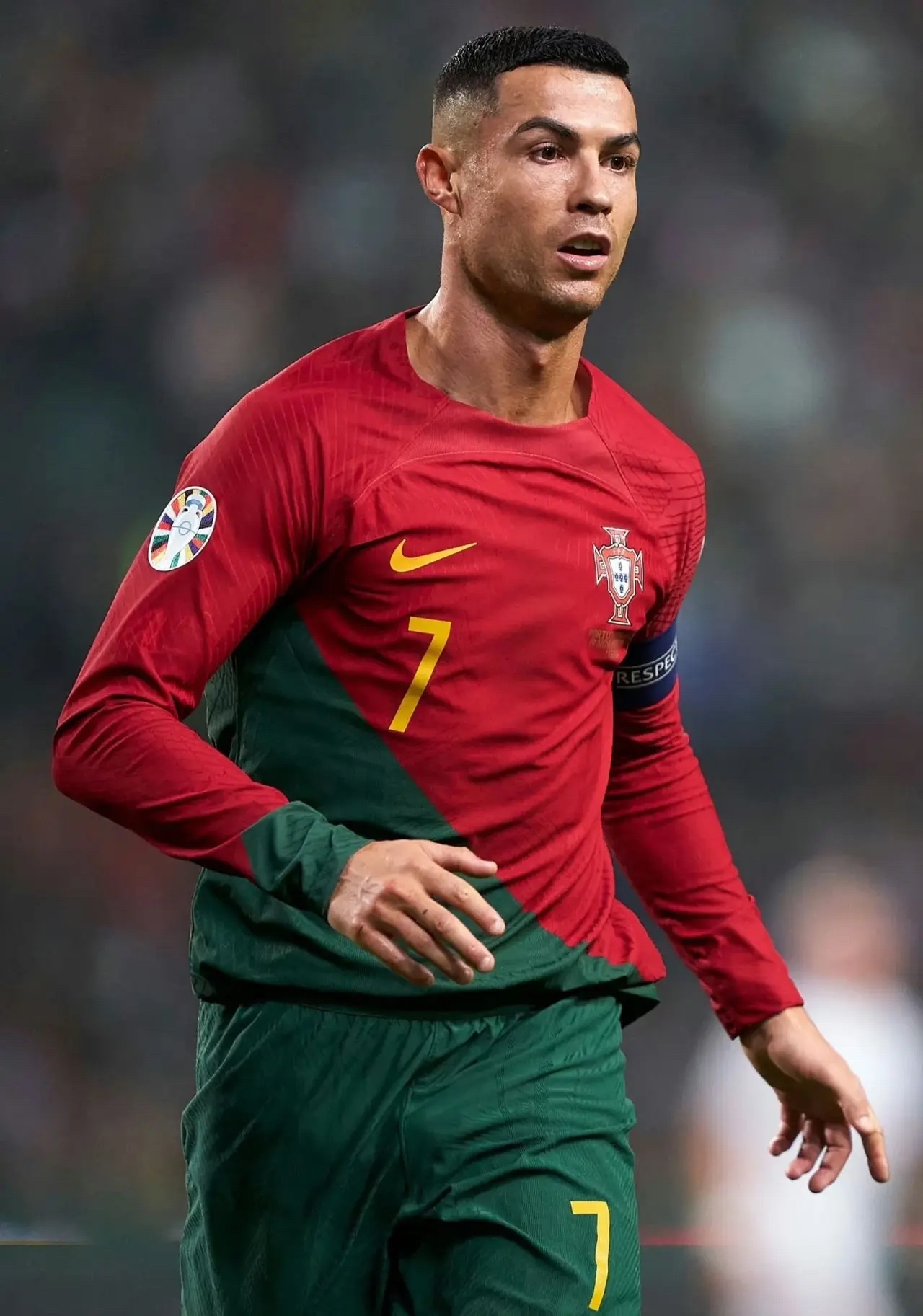 C罗在皇家马德里比赛中挺进下一轮，惊险取胜引发热议！